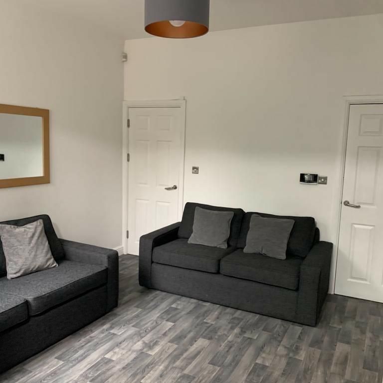 6 bedroom house to rent - Photo 1