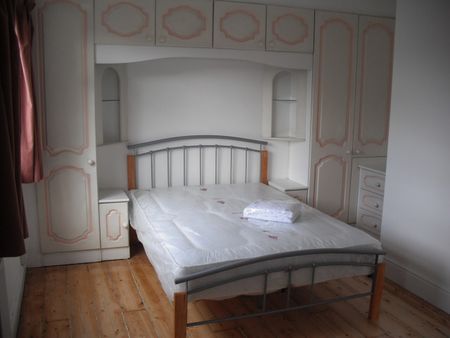 4 Bed Terraced House, St. Johns Lane, BS3 - Photo 4