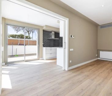 Casa adosada de alquiler en Calle Poble Amazic, 71, Can Gambús - Photo 2