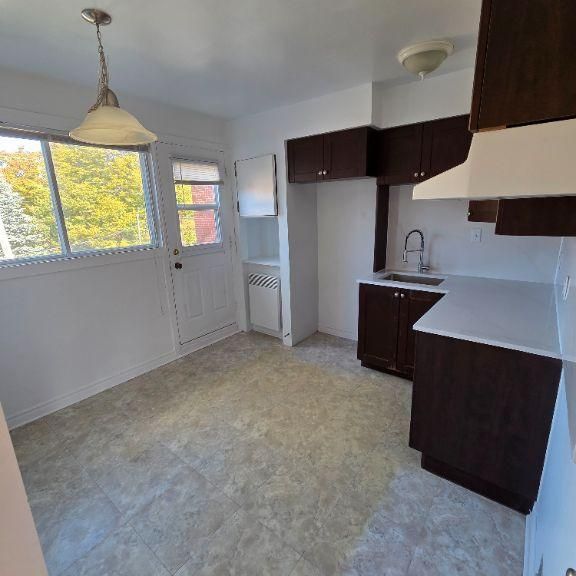 3 ½ À LOUER – FRAÎCHEMENT RÉNOVÉ ! - Photo 1