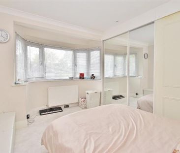 4 bedroom semi-detached bungalow to rent - Photo 5