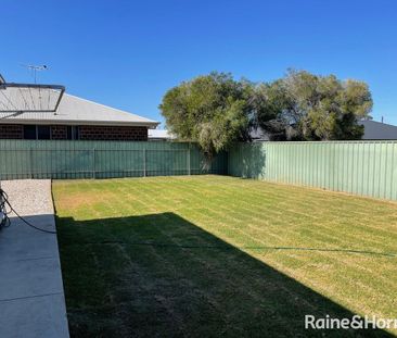 8 Pfitzner Close, Murray Bridge, SA 5253 - Photo 2