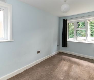 3 Bed Detached House in Queens Park - Photo 6