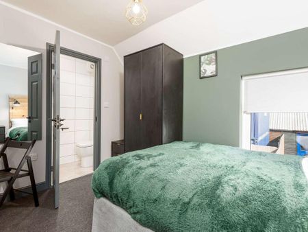 1 bedroom in a house share to rent - Photo 5