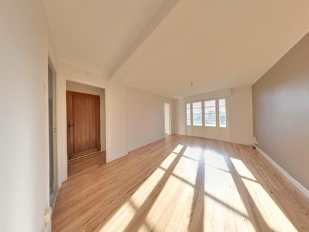 HYPER CENTRE Quartier VERDUN T2 avec Vue Château et Pyrénées, cave et Parking, - Photo 2