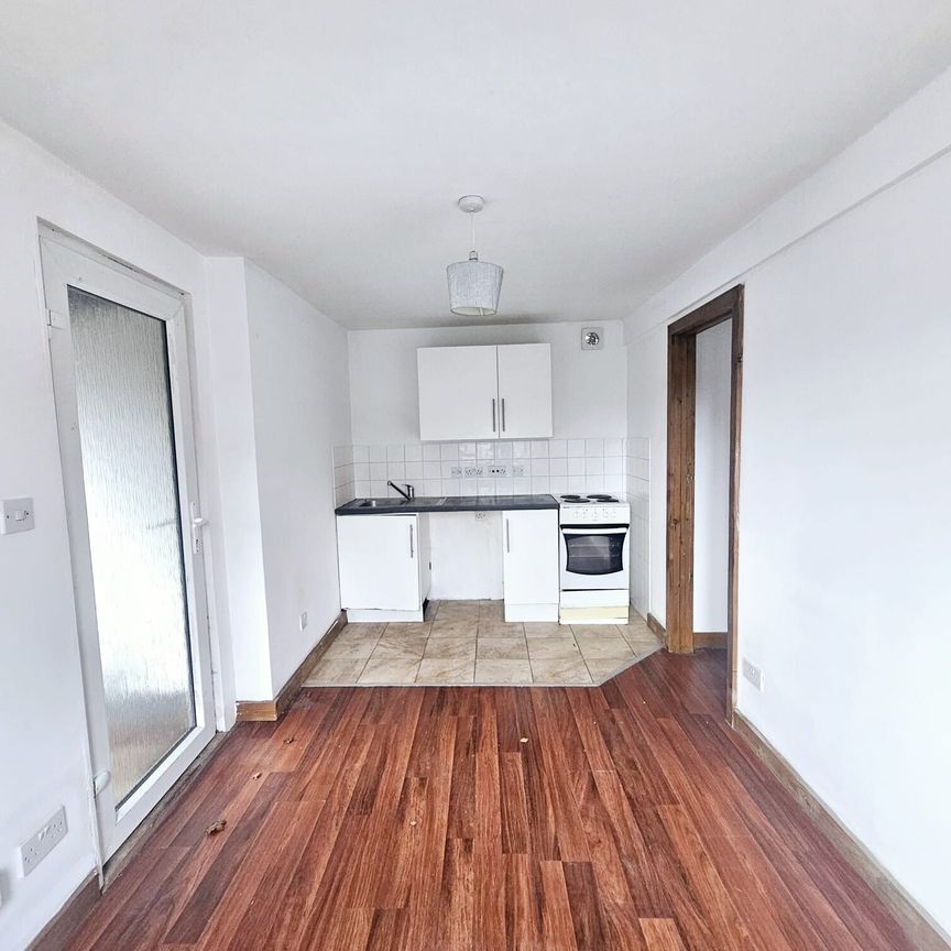 Rayners Gardens, Southampton - Photo 1