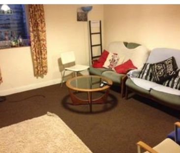 Close to university/ city centre - Photo 2