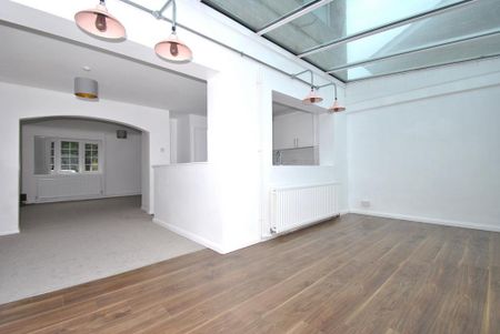 3 bedroom semi-detached house to rent - Photo 5