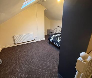 Room in a Shared House, Kenelm Road, B10 - Photo 1