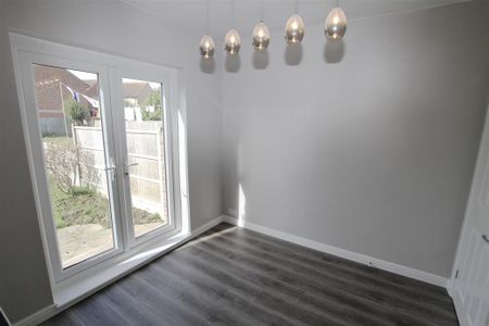 3 bedroom semi-detached house to rent - Photo 4