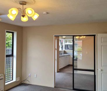 Lovely two bedroom house close to Northlands mall! - Photo 2