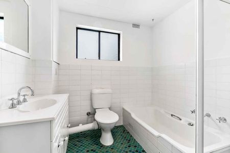 WONDERFUL 1 BEDROOM APARTMENT. - Photo 2