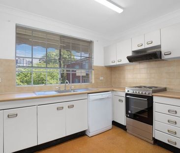 Updated Two Bedroom Apartment in Boutique Complex – Walk to Station - Photo 5