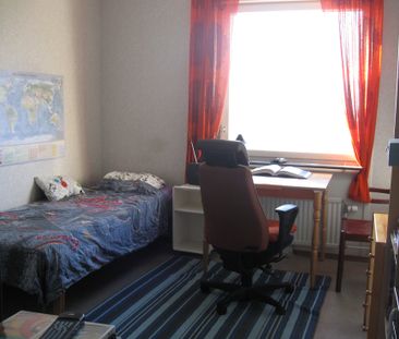 Peaceful room for studies - Photo 1