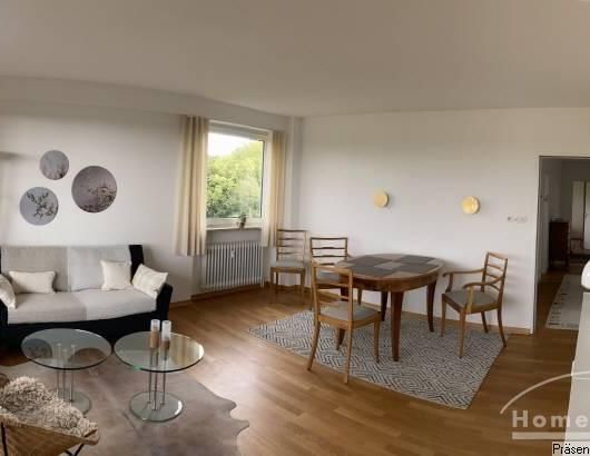 TOP- Wohnung mit einem traumhaften Ausblick vom Balkon - Photo 1