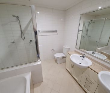 Huge 3 Bedroom Apartment, Premier Location - Photo 6