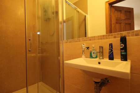 3 bedroom apartment to rent - Photo 5