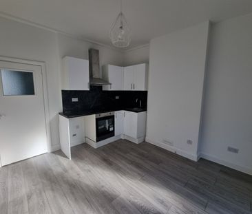 2 Bed Flat, Bewick Street, SW8 - Photo 6