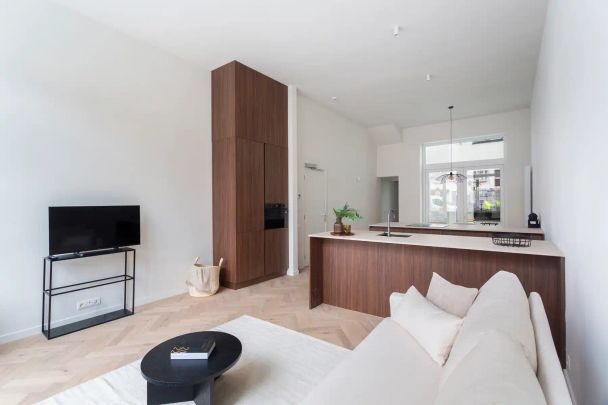 Hoogwaardig gerenoveerd appartement met terras op toplocatie - Photo 1