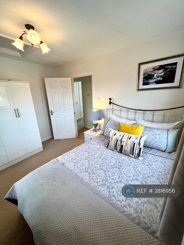 2 bedroom penthouse to rent - Photo 4