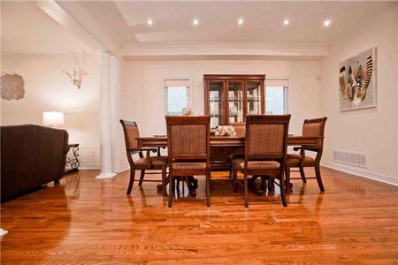 For Lease - 22 Aladdin Crescent, Richmond Hill, Ontario - Photo 2