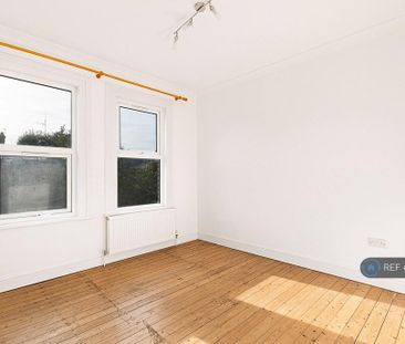 2 bedroom maisonette to rent - Photo 4