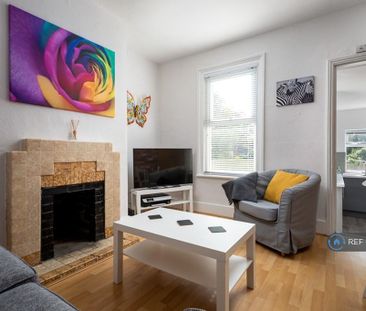 4 bedroom semi-detached house to rent - Photo 1