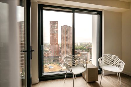 Modern One-Bedroom Apartment – River Park Tower, Nine Elms - Photo 5