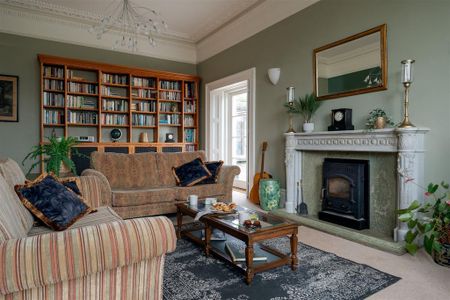 5 bedroom semi-detached house to rent - Photo 2