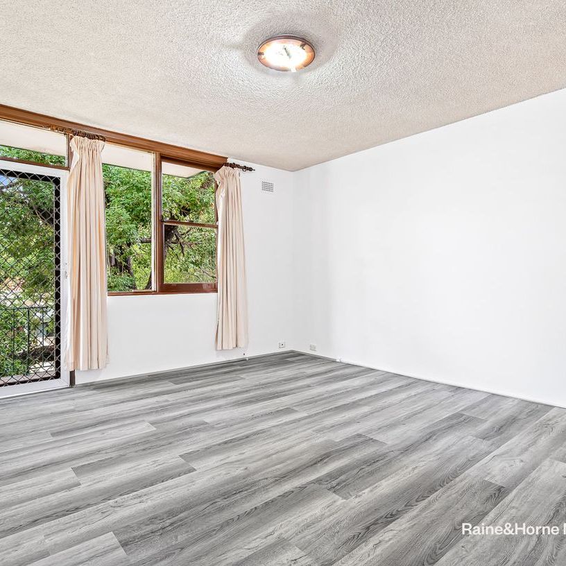 Spacious 2 Bedroom Apartment - Photo 1