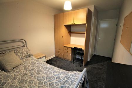 4 bedroom apartment to rent - Photo 2