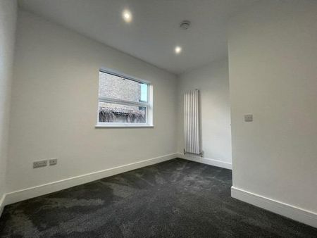 6 bedroom semi-detached house to rent - Photo 5