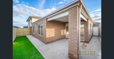 Brand New 4-Bedroom Home in Prime Aintree Location! - Photo 3