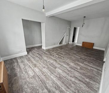 4 bedroom terraced house to rent - Photo 3