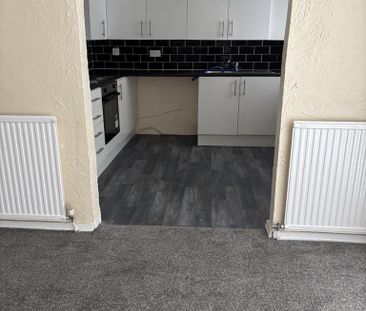 3 bedroom semi-detached house to rent - Photo 6