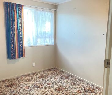 5 Bedrooms & 2 Bathrooms - Photo 1