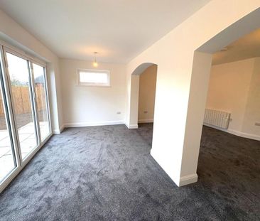 4 bedroom semi-detached house to rent - Photo 3