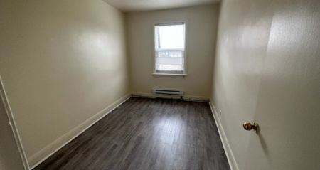 118 St. Vincent #1 Barrie | $1495 per month | Plus Hydro - Photo 3