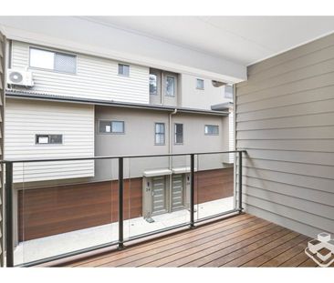 3 BEDROOM TOWNHOUSE IN POOL COMPLEX - Photo 2