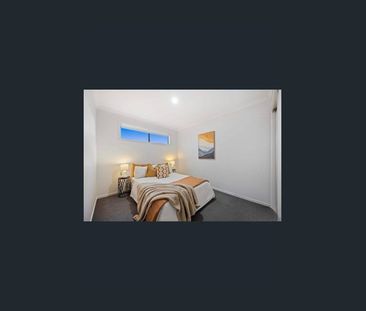 Stunning East-Facing Double-Storey Townhouse in Elements Estate, Tr... - Photo 1