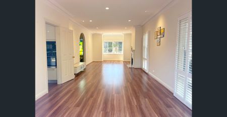 Spacious and sun-drenched freestanding house in tranquil location - Photo 4