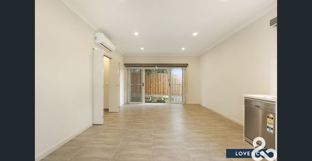 PRESTIGE, STYLE AND SUNFILLED COURTYARD - Photo 1