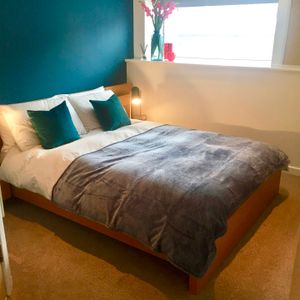 Premium - 2 bed Apartment - 4th Floor - £1850 per month​​​​ - Photo 2