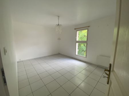 Location Appartement 3 pièces 84m² - Photo 3