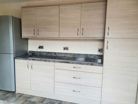 Room in a Shared House, Dordans Road, LU4 - Photo 3