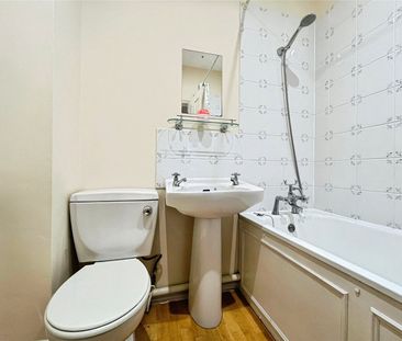 Middle Hill, Egham, Surrey, TW20 0JG - Photo 1