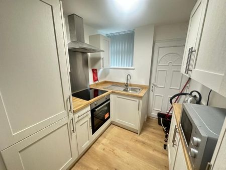 2 bedroom terraced house to rent - Photo 2