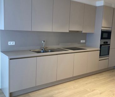 modern 1-slaapkamerappartement in hartje Kortrijk - Photo 1