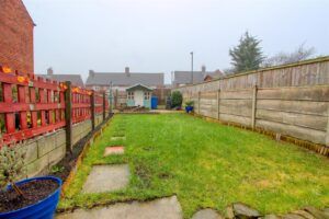 3 BEDROOM House - Terraced - Photo 4