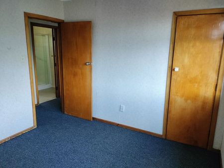 3br,fourth room House with plenty of onsiteparking - Photo 5